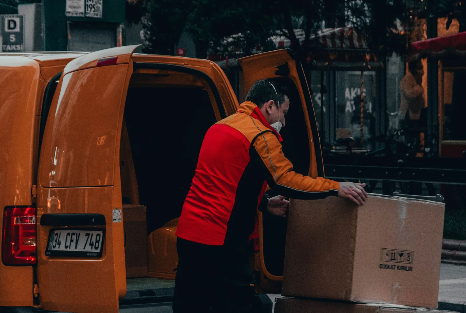 Furniture Hunt: Navigating the Delivery Process on Facebook Marketplace and Kijiji in Toronto